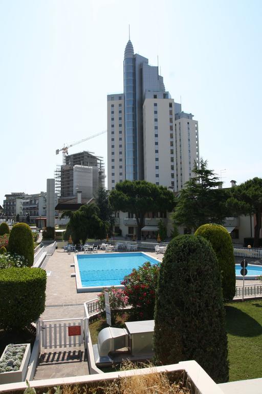 Residence Equilio Family Apartments Jesolo Extérieur photo